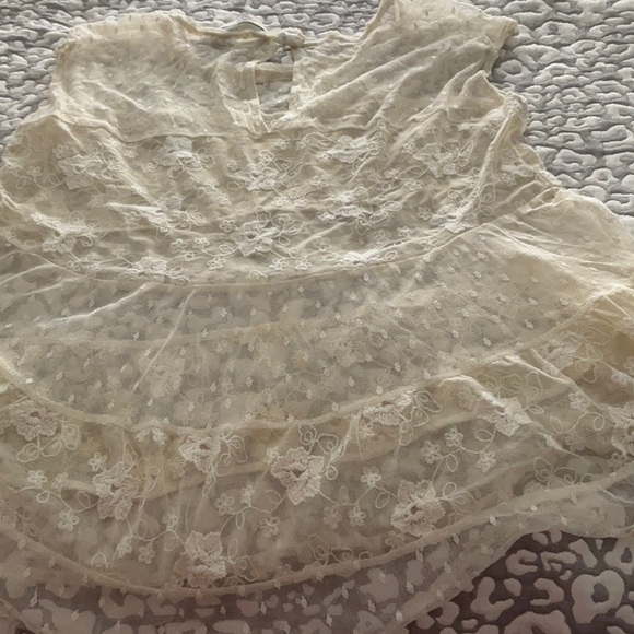 Woman - Picture 5 of 6